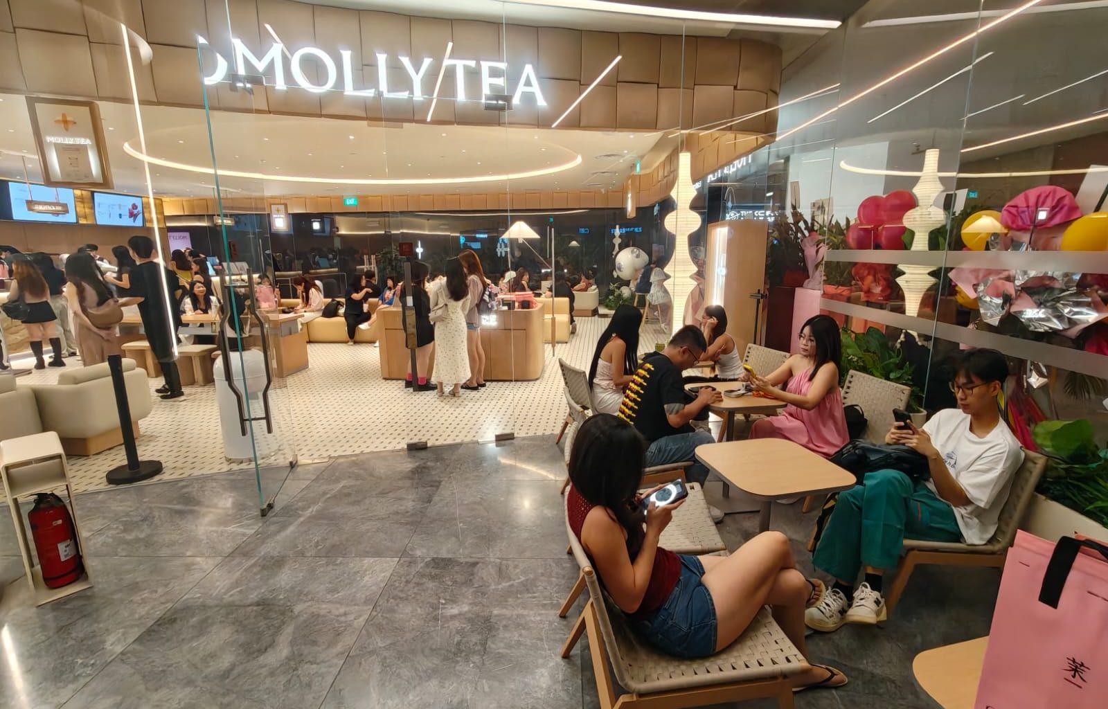 Molly Tea Opens Its Largest CBD Store Globally at Singapore Land Tower with an All Pink Pop Up and Yacht Cruise Giveaways - Alvinology