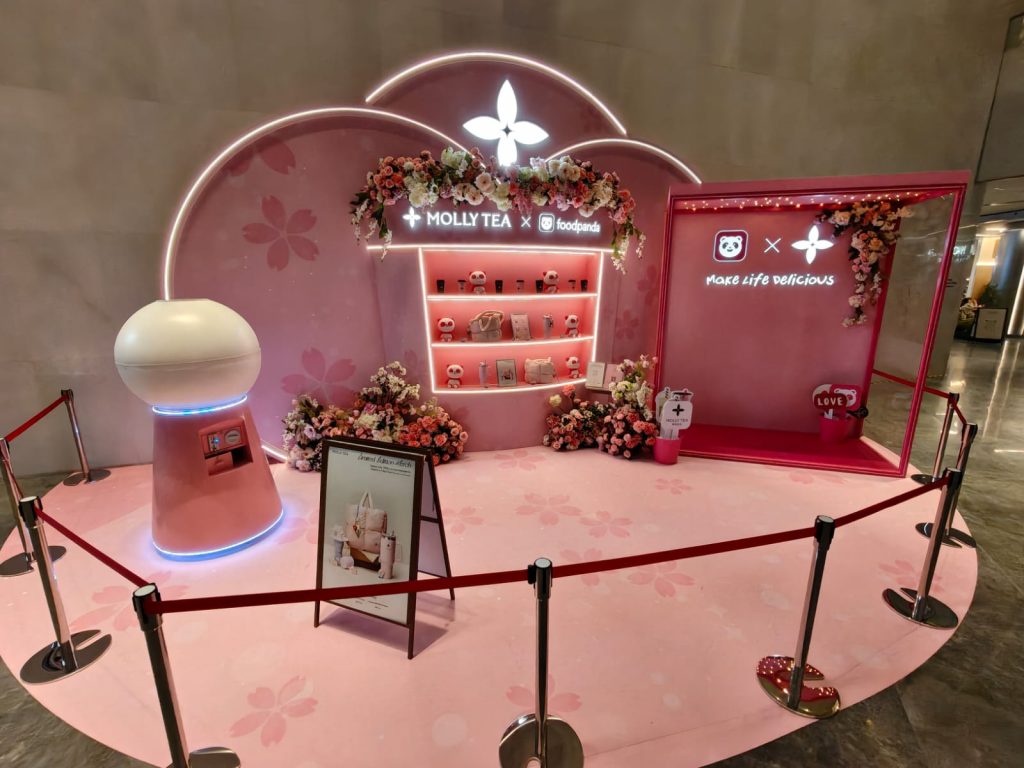 Molly Tea Opens Its Largest CBD Store Globally at Singapore Land Tower with an All Pink Pop Up and Yacht Cruise Giveaways Molly Tea Opens Its Largest CBD Store Globally at Singapore Land Tower with an All Pink Pop Up and Yacht Cruise Giveaways - Alvinology