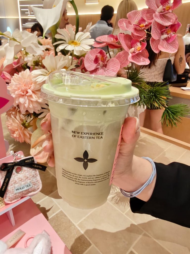 Molly Tea Opens Its Largest CBD Store Globally at Singapore Land Tower with an All Pink Pop Up and Yacht Cruise Giveaways Molly Tea Opens Its Largest CBD Store Globally at Singapore Land Tower with an All Pink Pop Up and Yacht Cruise Giveaways - Alvinology