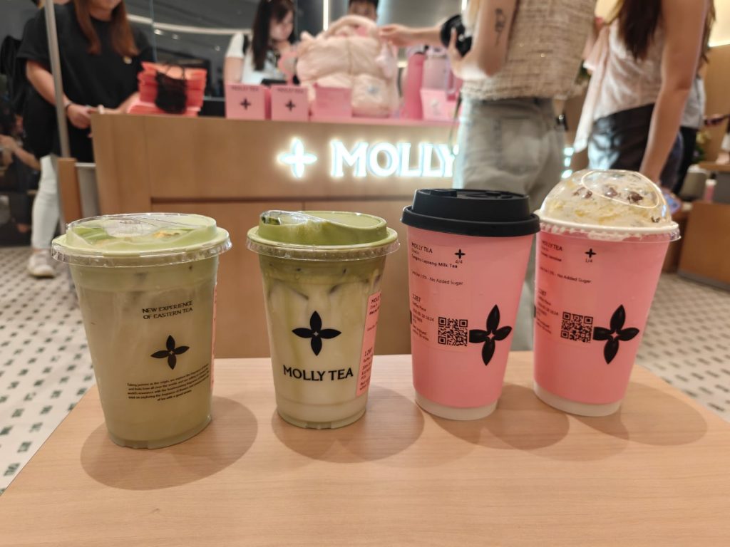 Molly Tea Opens Its Largest CBD Store Globally at Singapore Land Tower with an All Pink Pop Up and Yacht Cruise Giveaways Molly Tea Opens Its Largest CBD Store Globally at Singapore Land Tower with an All Pink Pop Up and Yacht Cruise Giveaways - Alvinology