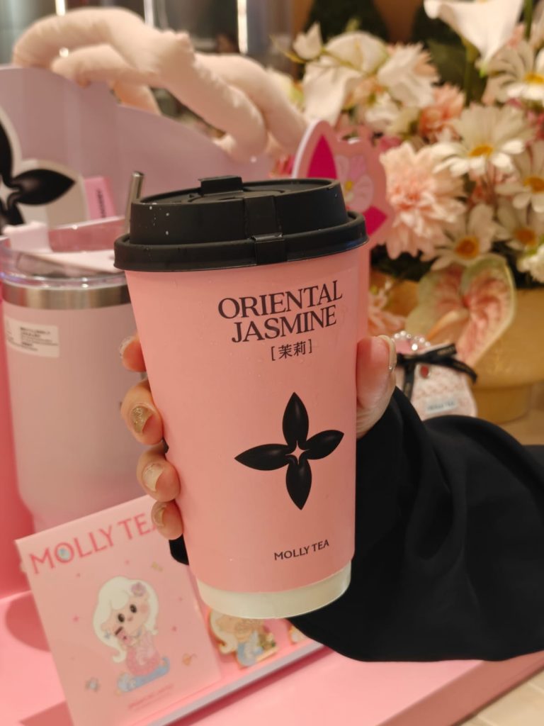 Molly Tea Opens Its Largest CBD Store Globally at Singapore Land Tower with an All Pink Pop Up and Yacht Cruise Giveaways Molly Tea Opens Its Largest CBD Store Globally at Singapore Land Tower with an All Pink Pop Up and Yacht Cruise Giveaways - Alvinology