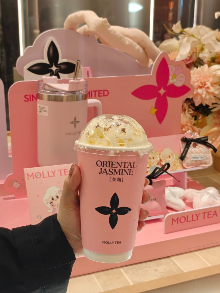 Molly Tea Opens Its Largest CBD Store Globally at Singapore Land Tower with an All Pink Pop Up and Yacht Cruise Giveaways Molly Tea Opens Its Largest CBD Store Globally at Singapore Land Tower with an All Pink Pop Up and Yacht Cruise Giveaways - Alvinology