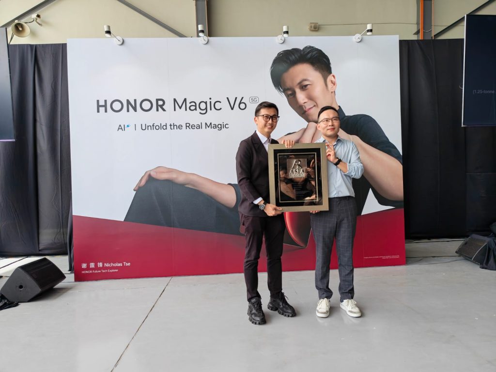 HONOR Magic V6 Pulls Plane and Ferrari in Malaysia, Sets New ASIA Record Ahead of Singapore Launch HONOR Magic V6 Pulls Plane and Ferrari in Malaysia, Sets New ASIA Record Ahead of Singapore Launch - Alvinology
