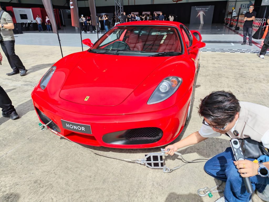 HONOR Magic V6 Pulls Plane and Ferrari in Malaysia, Sets New ASIA Record Ahead of Singapore Launch HONOR Magic V6 Pulls Plane and Ferrari in Malaysia, Sets New ASIA Record Ahead of Singapore Launch - Alvinology