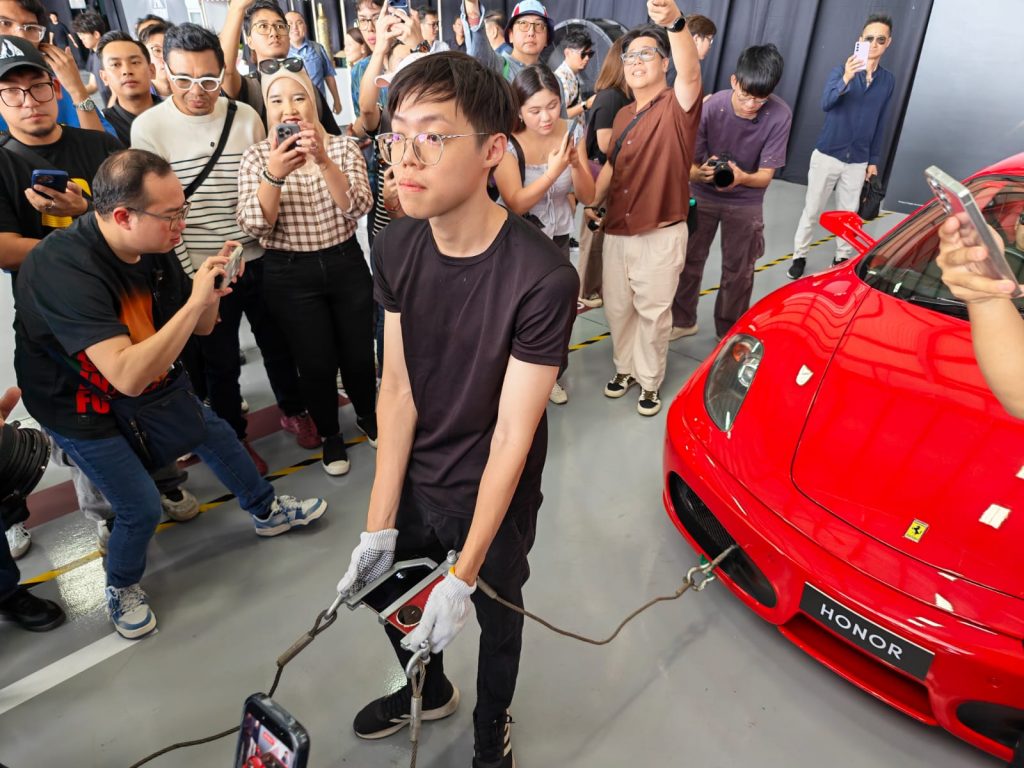 HONOR Magic V6 Pulls Plane and Ferrari in Malaysia, Sets New ASIA Record Ahead of Singapore Launch HONOR Magic V6 Pulls Plane and Ferrari in Malaysia, Sets New ASIA Record Ahead of Singapore Launch - Alvinology