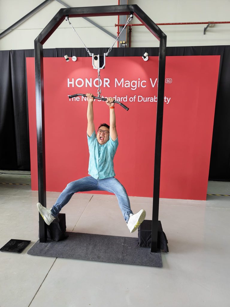 HONOR Magic V6 Pulls Plane and Ferrari in Malaysia, Sets New ASIA Record Ahead of Singapore Launch HONOR Magic V6 Pulls Plane and Ferrari in Malaysia, Sets New ASIA Record Ahead of Singapore Launch - Alvinology
