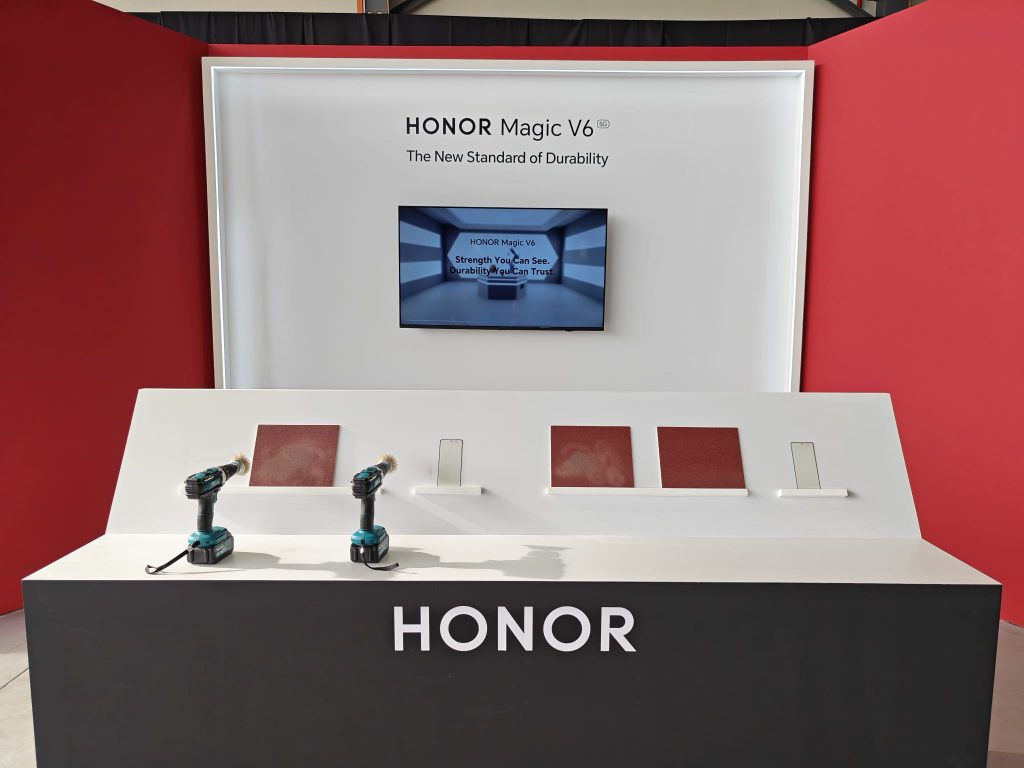 HONOR Magic V6 Pulls Plane and Ferrari in Malaysia, Sets New ASIA Record Ahead of Singapore Launch HONOR Magic V6 Pulls Plane and Ferrari in Malaysia, Sets New ASIA Record Ahead of Singapore Launch - Alvinology