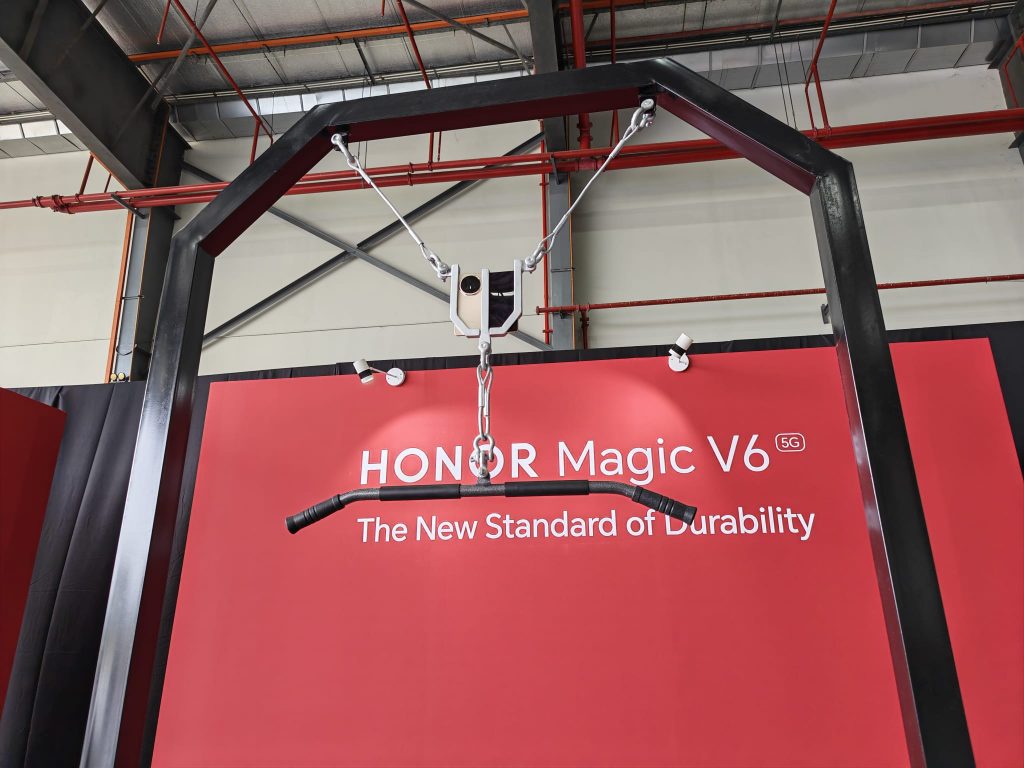 HONOR Magic V6 Pulls Plane and Ferrari in Malaysia, Sets New ASIA Record Ahead of Singapore Launch HONOR Magic V6 Pulls Plane and Ferrari in Malaysia, Sets New ASIA Record Ahead of Singapore Launch - Alvinology
