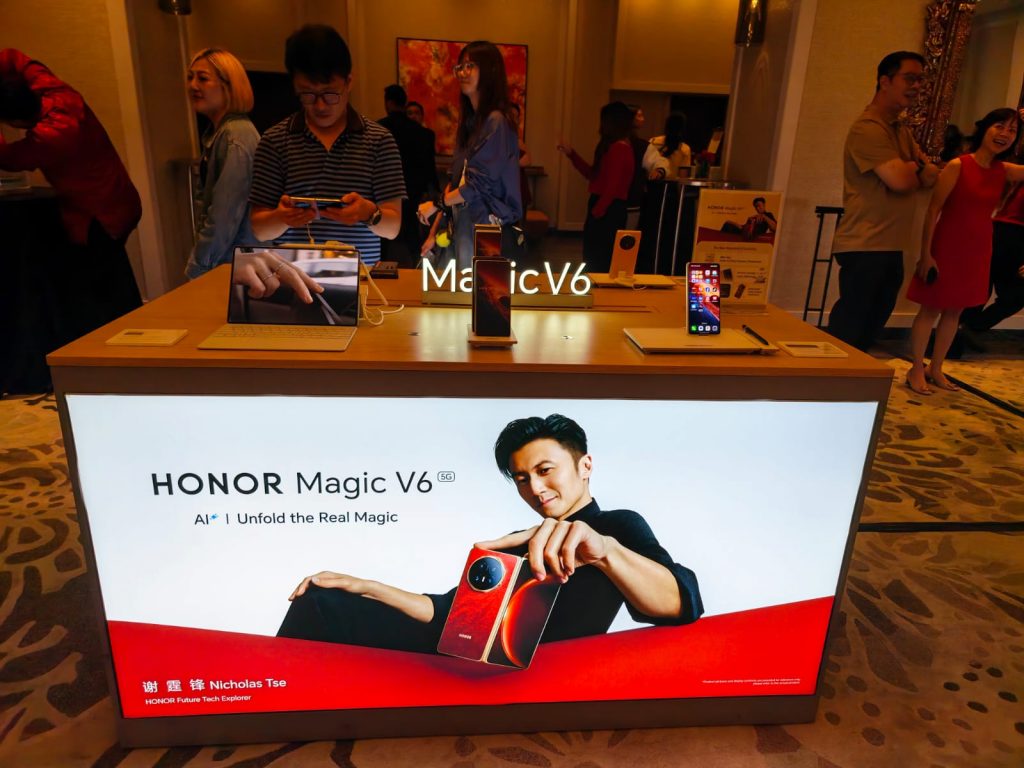 HONOR Magic V6 Arrives in Singapore with Record Breaking Durability and Seamless Apple Integration HONOR Magic V6 Arrives in Singapore with Record Breaking Durability and Seamless Apple Integration - Alvinology
