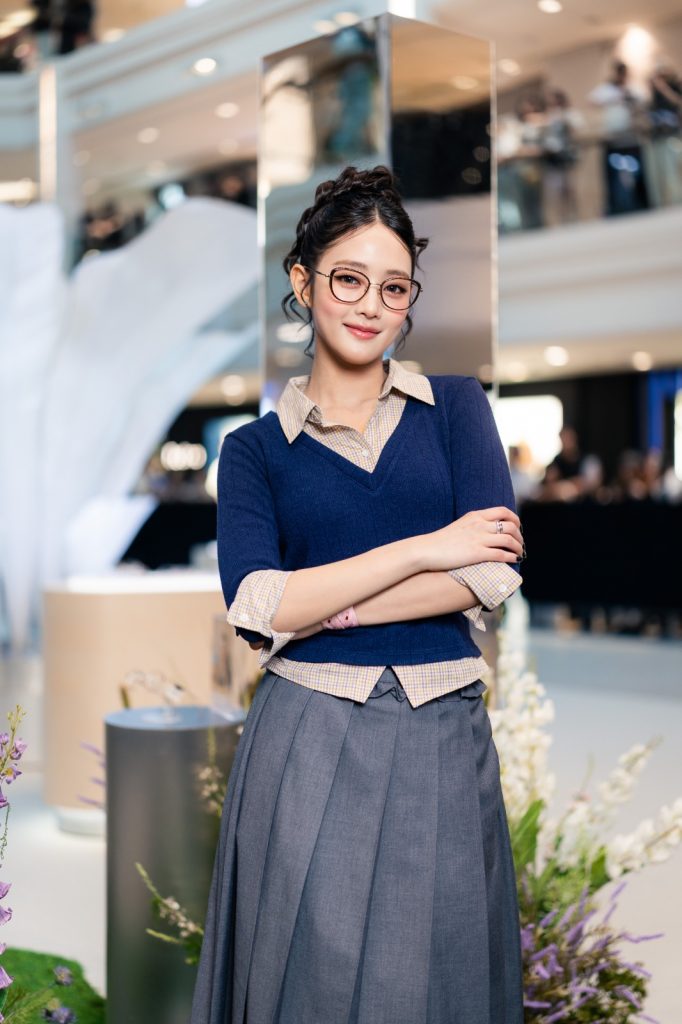 K-Pop Star MINNIE Lights Up Plaza Singapura for the Launch of the OWNDAYS PhotoShade Collection and Pop Up, Running from 11 to 14 June K-Pop Star MINNIE Lights Up Plaza Singapura for the Launch of the OWNDAYS PhotoShade Collection and Pop Up, Running from 11 to 14 June - Alvinology