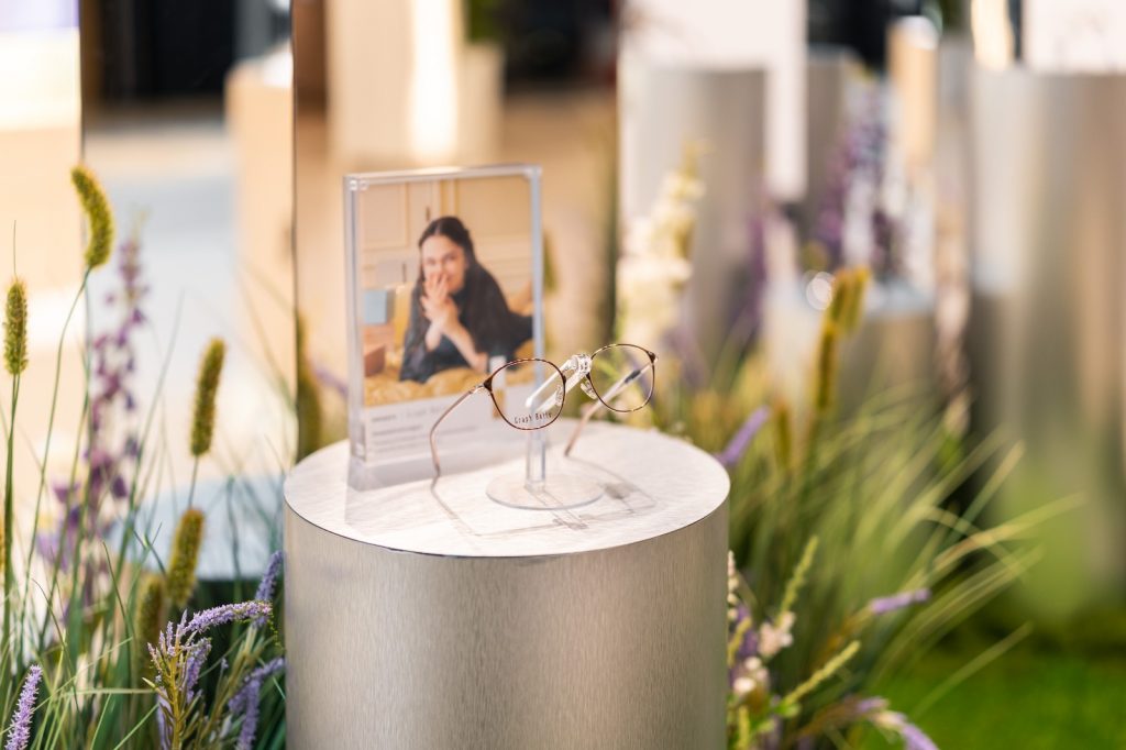 K-Pop Star MINNIE Lights Up Plaza Singapura for the Launch of the OWNDAYS PhotoShade Collection and Pop Up, Running from 11 to 14 June K-Pop Star MINNIE Lights Up Plaza Singapura for the Launch of the OWNDAYS PhotoShade Collection and Pop Up, Running from 11 to 14 June - Alvinology