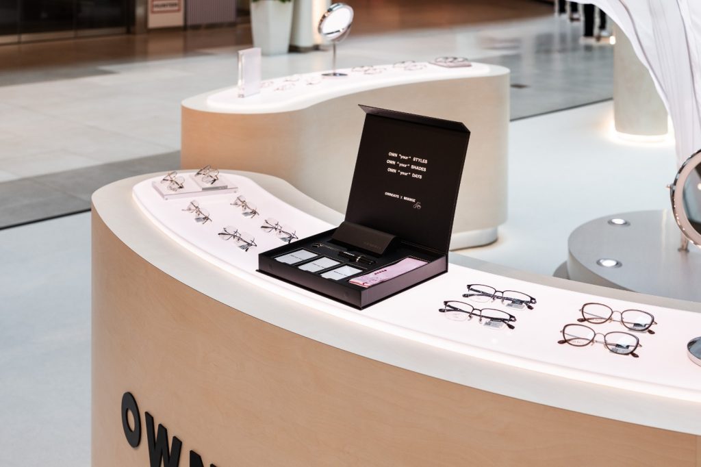 K-Pop Star MINNIE Lights Up Plaza Singapura for the Launch of the OWNDAYS PhotoShade Collection and Pop Up, Running from 11 to 14 June K-Pop Star MINNIE Lights Up Plaza Singapura for the Launch of the OWNDAYS PhotoShade Collection and Pop Up, Running from 11 to 14 June - Alvinology