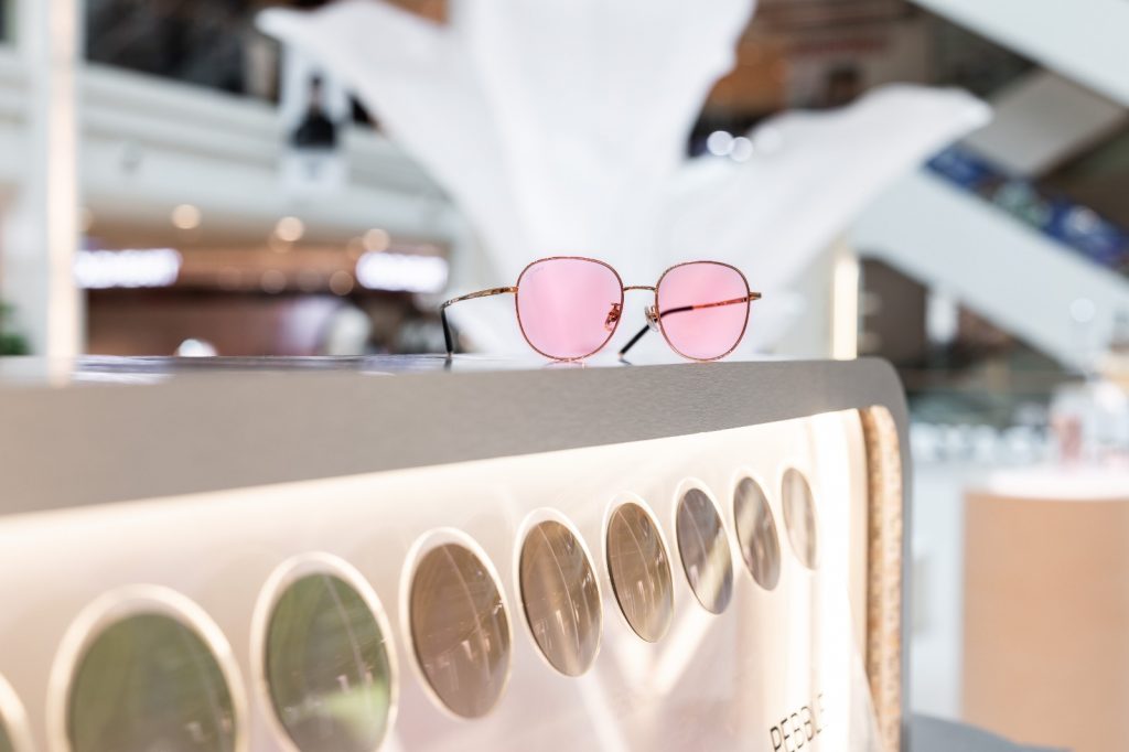 K-Pop Star MINNIE Lights Up Plaza Singapura for the Launch of the OWNDAYS PhotoShade Collection and Pop Up, Running from 11 to 14 June K-Pop Star MINNIE Lights Up Plaza Singapura for the Launch of the OWNDAYS PhotoShade Collection and Pop Up, Running from 11 to 14 June - Alvinology