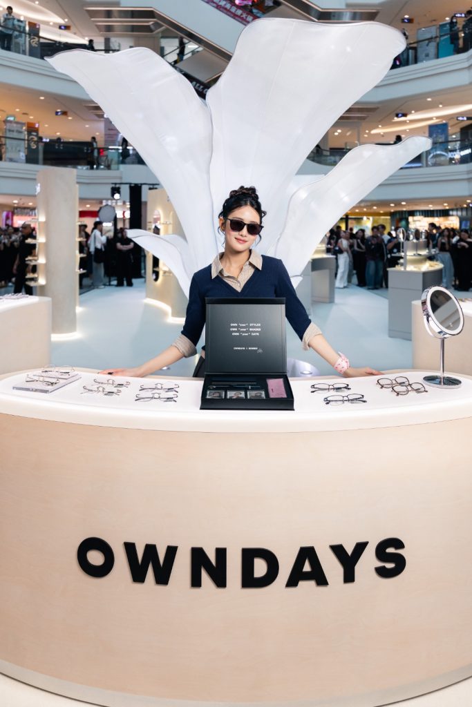K-Pop Star MINNIE Lights Up Plaza Singapura for the Launch of the OWNDAYS PhotoShade Collection and Pop Up, Running from 11 to 14 June K-Pop Star MINNIE Lights Up Plaza Singapura for the Launch of the OWNDAYS PhotoShade Collection and Pop Up, Running from 11 to 14 June - Alvinology