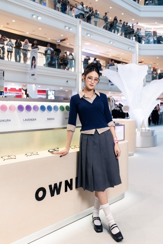 K-Pop Star MINNIE Lights Up Plaza Singapura for the Launch of the OWNDAYS PhotoShade Collection and Pop Up, Running from 11 to 14 June K-Pop Star MINNIE Lights Up Plaza Singapura for the Launch of the OWNDAYS PhotoShade Collection and Pop Up, Running from 11 to 14 June - Alvinology