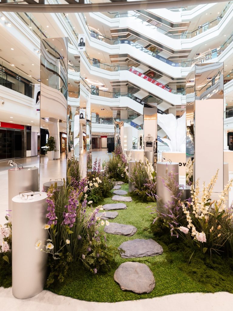 K-Pop Star MINNIE Lights Up Plaza Singapura for the Launch of the OWNDAYS PhotoShade Collection and Pop Up, Running from 11 to 14 June K-Pop Star MINNIE Lights Up Plaza Singapura for the Launch of the OWNDAYS PhotoShade Collection and Pop Up, Running from 11 to 14 June - Alvinology