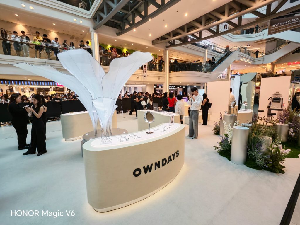 K-Pop Star MINNIE Lights Up Plaza Singapura for the Launch of the OWNDAYS PhotoShade Collection and Pop Up, Running from 11 to 14 June K-Pop Star MINNIE Lights Up Plaza Singapura for the Launch of the OWNDAYS PhotoShade Collection and Pop Up, Running from 11 to 14 June - Alvinology