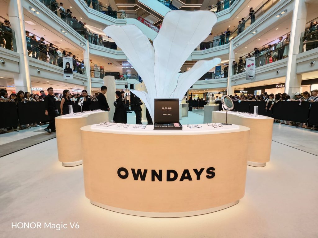 K-Pop Star MINNIE Lights Up Plaza Singapura for the Launch of the OWNDAYS PhotoShade Collection and Pop Up, Running from 11 to 14 June K-Pop Star MINNIE Lights Up Plaza Singapura for the Launch of the OWNDAYS PhotoShade Collection and Pop Up, Running from 11 to 14 June - Alvinology