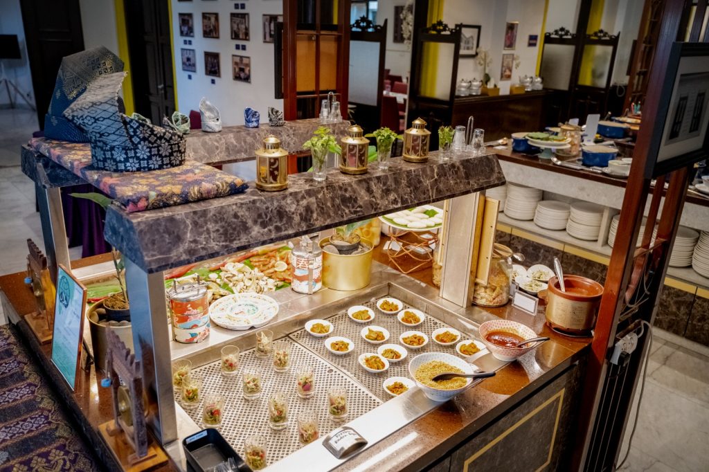 [Review] Permata Penang Flavours of the Orient Buffet: Unbeatable 1 for 1 Deal at Singapore Historic Yellow Mansion - Alvinology