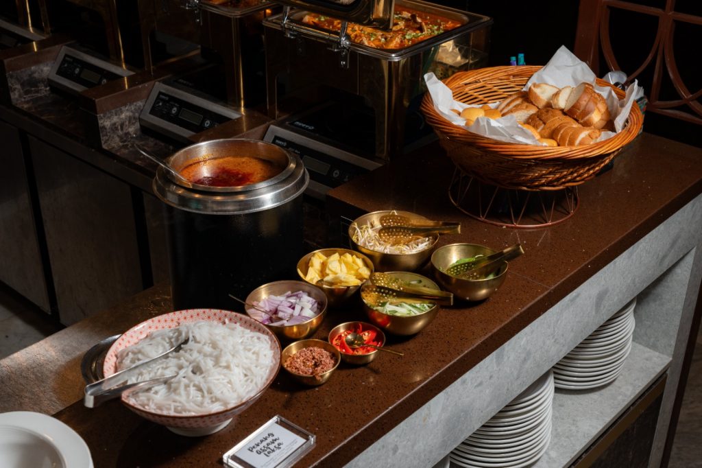 [Review] Permata Penang Flavours of the Orient Buffet: Unbeatable 1 for 1 Deal at Singapore Historic Yellow Mansion - Alvinology