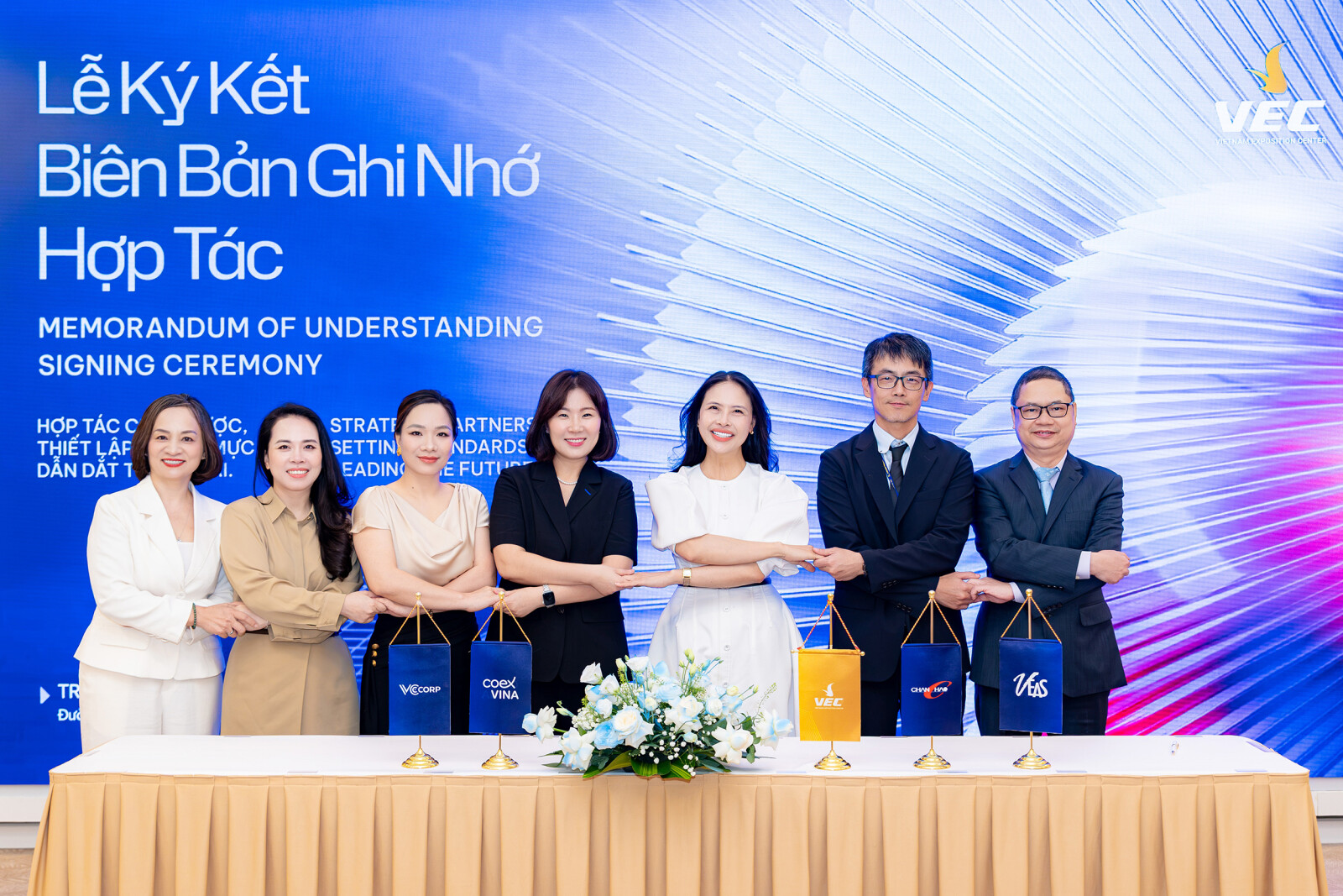VEC continues to expand its strategic partner ecosystem, completing an integrated value chain for international exhibitions and events in Vietnam The strategic partnership signing ceremony between Vietnam Exposition Center (VEC) and COEX, Chan Chao International, VEAS (Minh Vi), and VCCorp on July 1, 2026 marks a new chapter in the development of international exhibitions and events, fostering global trade and business connections.