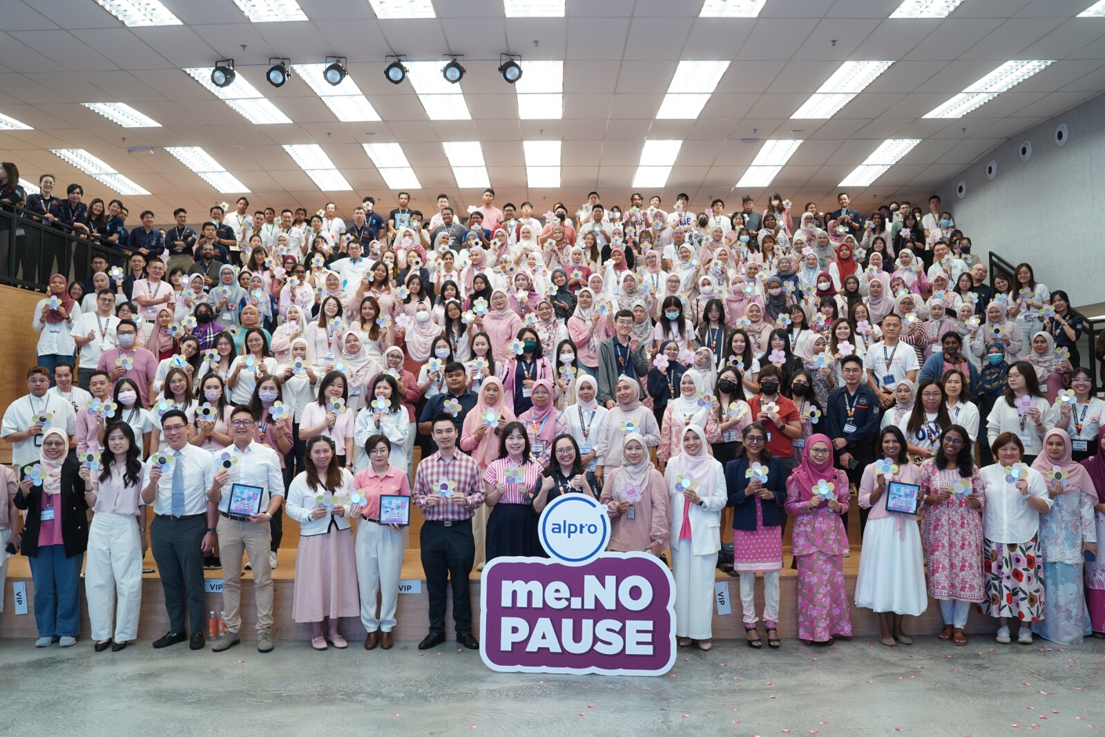 Alpro Launches Subsidised RM1 Ferritin Checks to Help Women Understand, Prepare and Live Well Through the Transition to Menopause Group photo with representatives, guests and attendees at the Me. NO PAUSE Official Launching Ceremony.