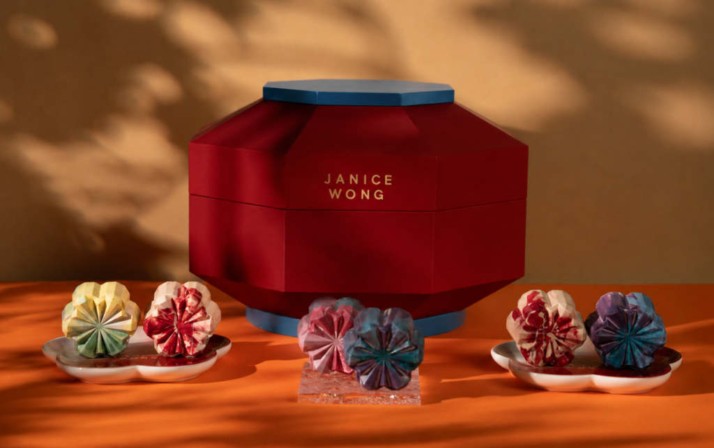 These Hand-Painted Chocolate Mooncakes from Janice Wong's New Collection Might Be the Prettiest You'll See This Mid-Autumn These Hand-Painted Chocolate Mooncakes from Janice Wong's New Collection Might Be the Prettiest You'll See This Mid-Autumn - Alvinology