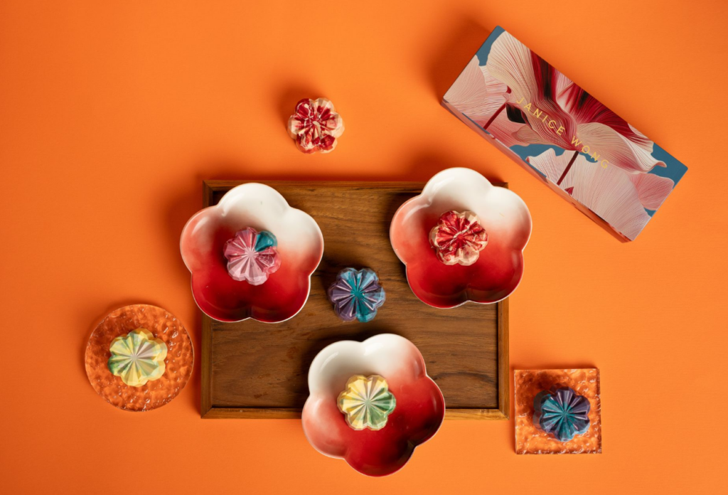 These Hand-Painted Chocolate Mooncakes from Janice Wong's New Collection Might Be the Prettiest You'll See This Mid-Autumn These Hand-Painted Chocolate Mooncakes from Janice Wong's New Collection Might Be the Prettiest You'll See This Mid-Autumn - Alvinology