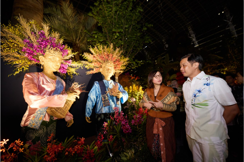 More Than 7,000 Orchids Bloom at Gardens by the Bay in Indonesian Inspired Orchid Extravaganza More Than 7,000 Orchids Bloom at Gardens by the Bay in Indonesian Inspired Orchid Extravaganza - Alvinology