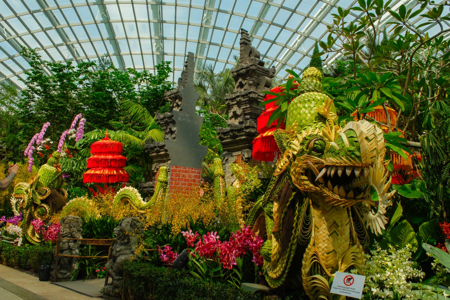 More Than 7,000 Orchids Bloom at Gardens by the Bay in Indonesian Inspired Orchid Extravaganza - Alvinology