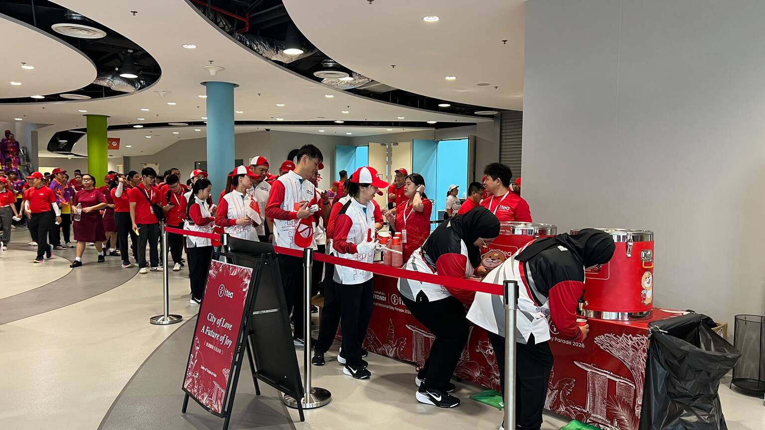 itea Celebrates Singapore's 61st Birthday with 30,000 Free Drinks for NDP Crew and S$0.61 Strawberry Specials - Alvinology