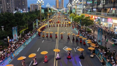 Liangshan, China: 300,000 People Celebrate a Torch Carnival Night - Alvinology