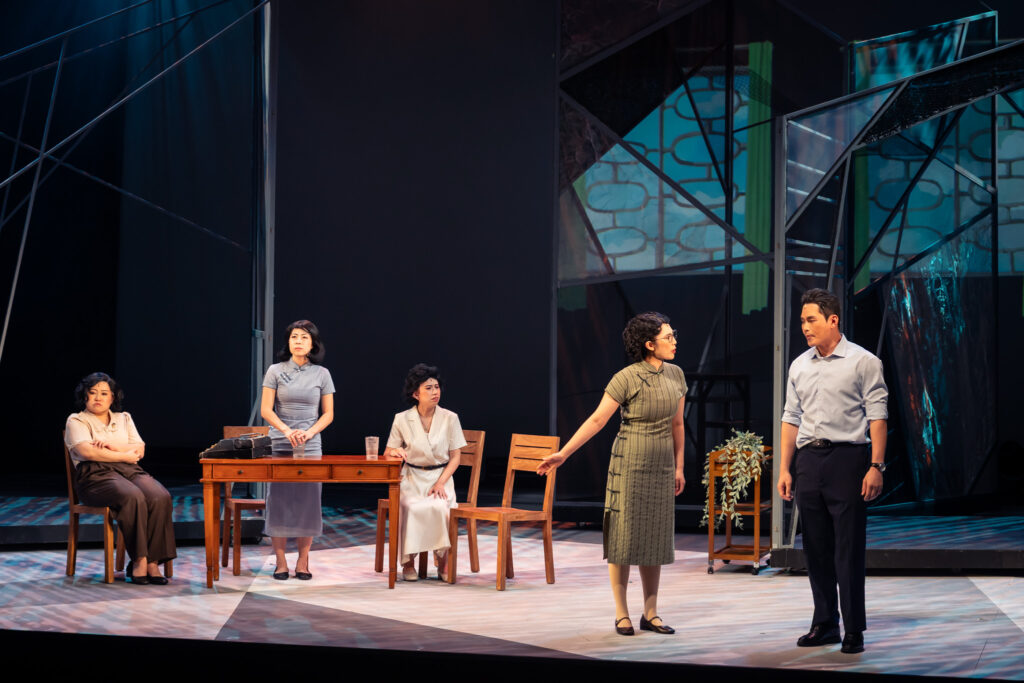 [Review] Moonlit City English Version: A Timeless Love Story of Mr and Mrs Lee Kuan Yew Reimagined for a Wider Audience - Alvinology