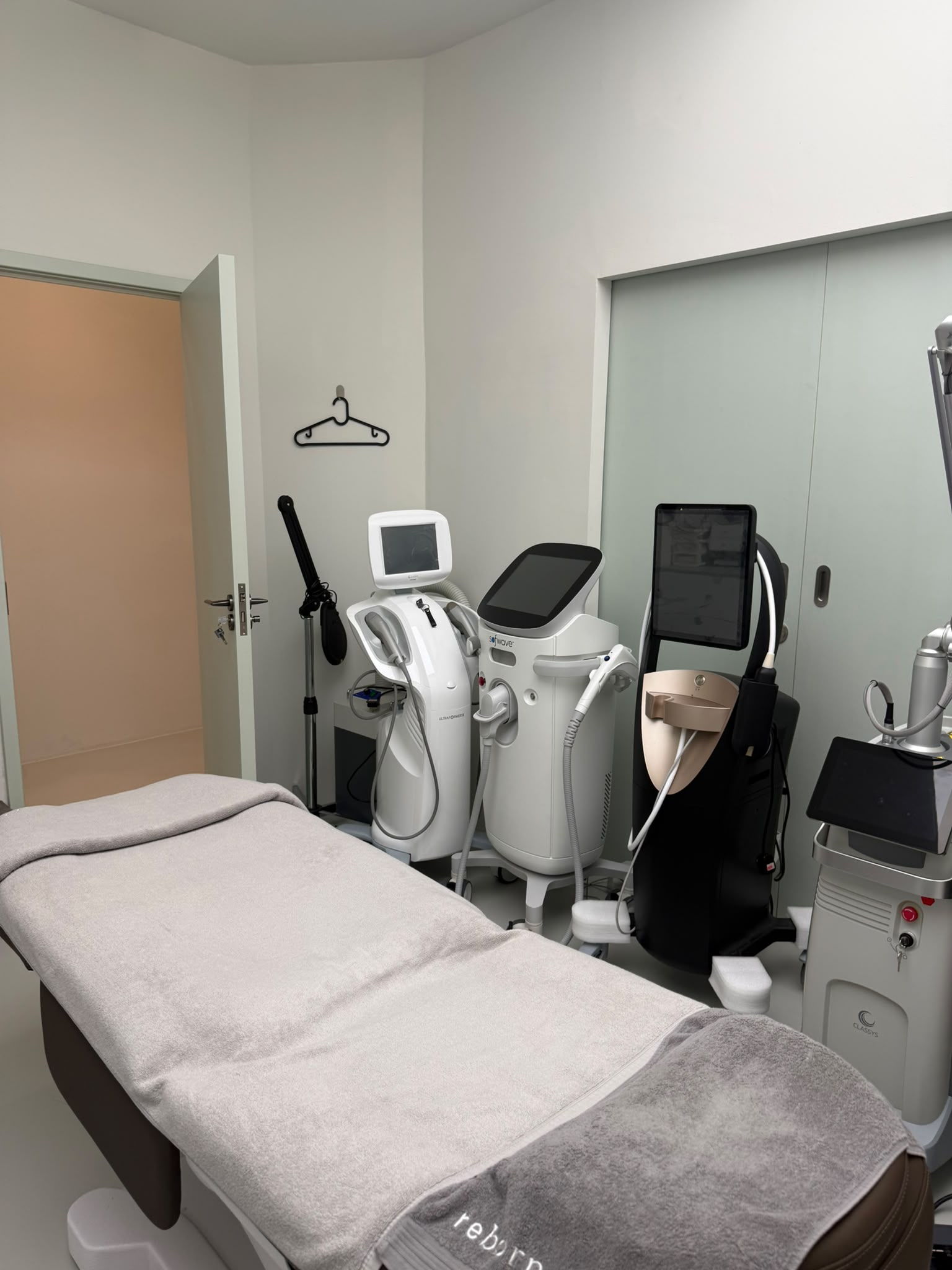 Injecting Human Skin Into Skin: Reborn Skin Clinic Introduces RE20 and RE20 Fine Injecting Human Skin Into Skin: Reborn Skin Clinic Introduces RE20 and RE20 Fine - Alvinology
