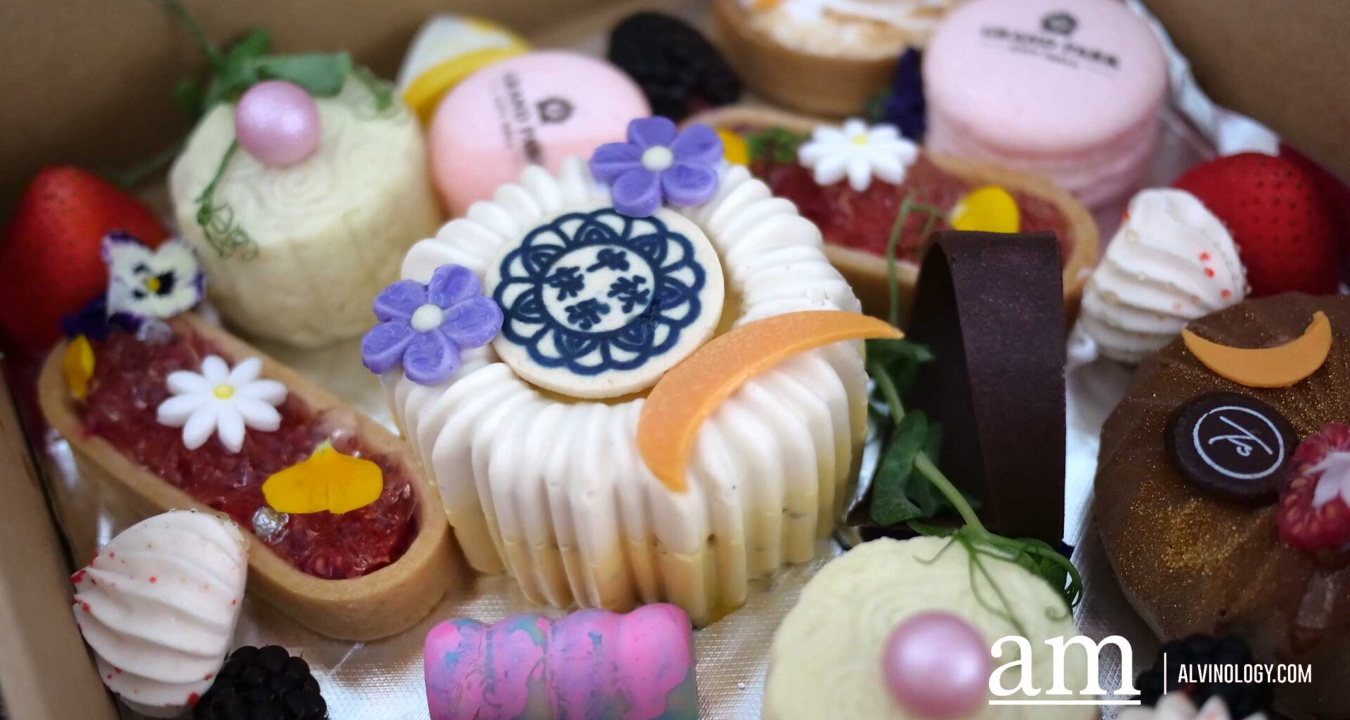 Singapore Mooncake Guide 2026: 14 Mooncake Collections Worth Trying This Mid-Autumn - Alvinology