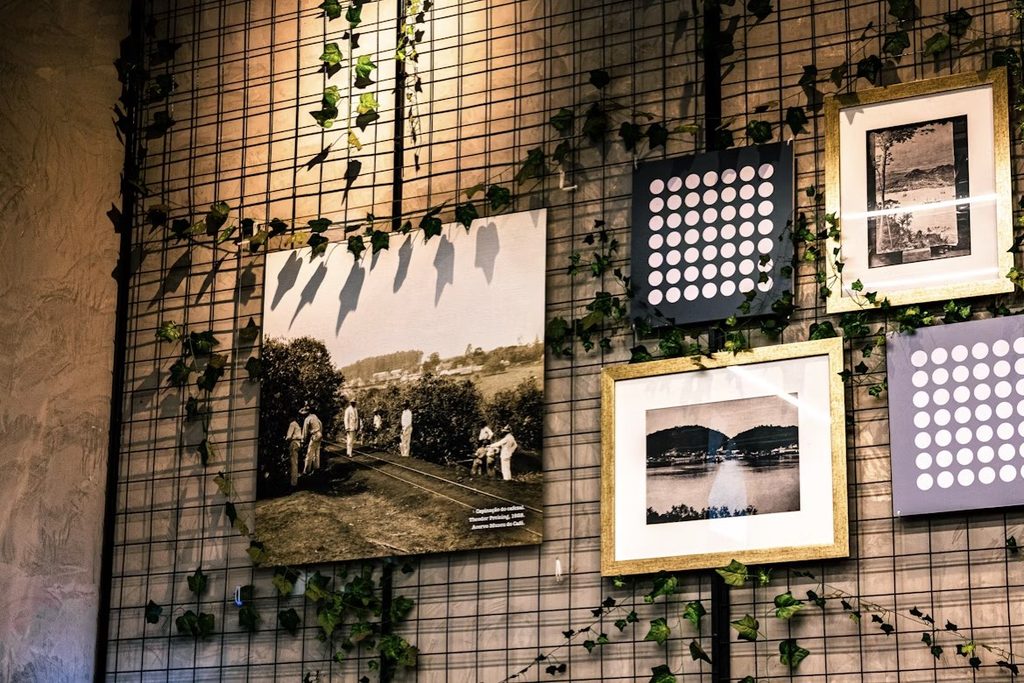 Creative Ways to Frame Art and Collectibles - Alvinology