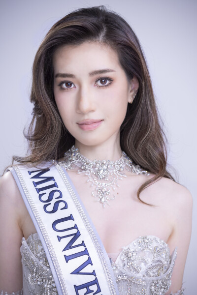 Miss Universe Hong Kong Winner Jen Zhou — On the Road to Puerto Rico - Alvinology