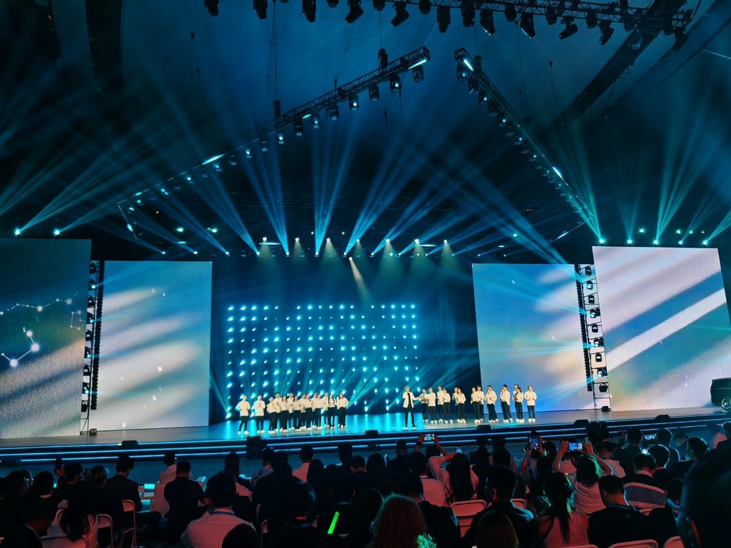 VOYAH DREAM 9 Makes Global Debut in Beijing, Bringing Chinese Luxury to the Premium MPV Market - Alvinology
