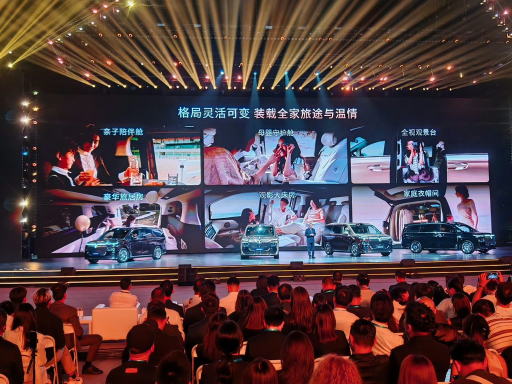VOYAH DREAM 9 Makes Global Debut in Beijing, Bringing Chinese Luxury to the Premium MPV Market - Alvinology