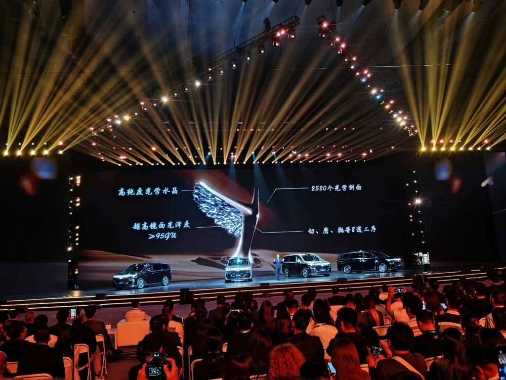 VOYAH DREAM 9 Makes Global Debut in Beijing, Bringing Chinese Luxury to the Premium MPV Market - Alvinology