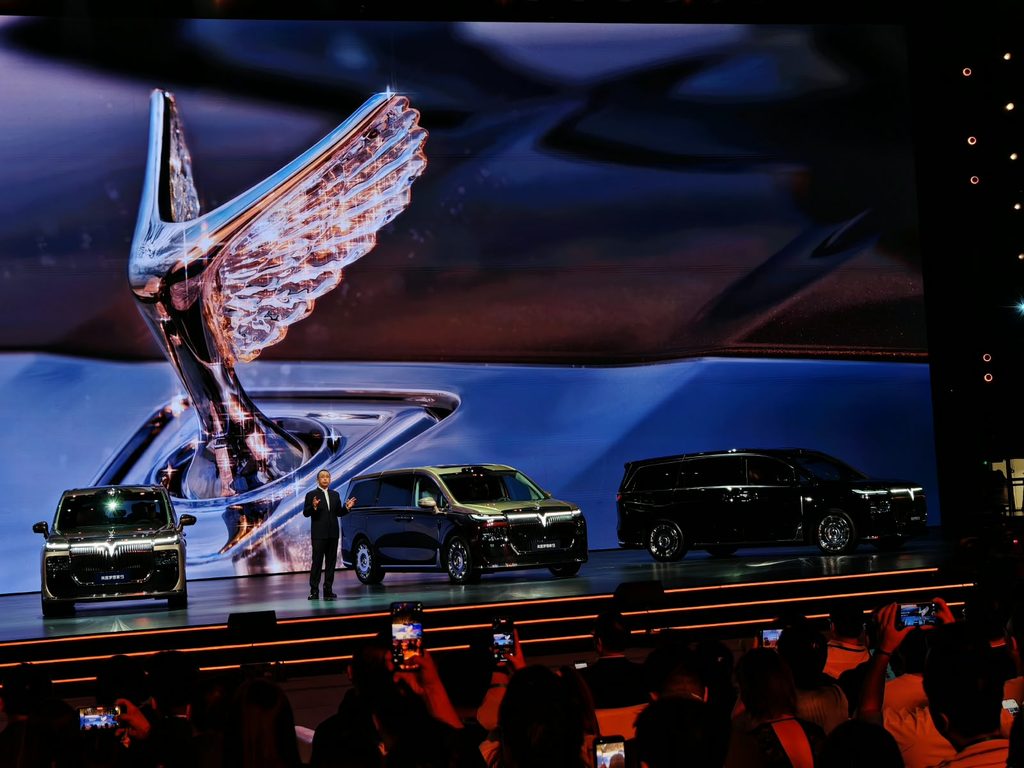 VOYAH DREAM 9 Makes Global Debut in Beijing, Bringing Chinese Luxury to the Premium MPV Market - Alvinology