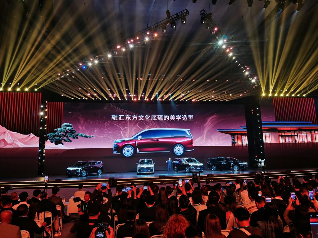 VOYAH DREAM 9 Makes Global Debut in Beijing, Bringing Chinese Luxury to the Premium MPV Market - Alvinology
