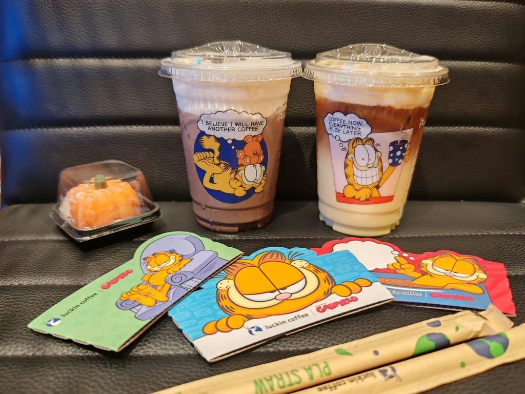 Luckin Coffee Launches Garfield Collaboration with Pillow Blanket and Plush Pouch - Alvinology
