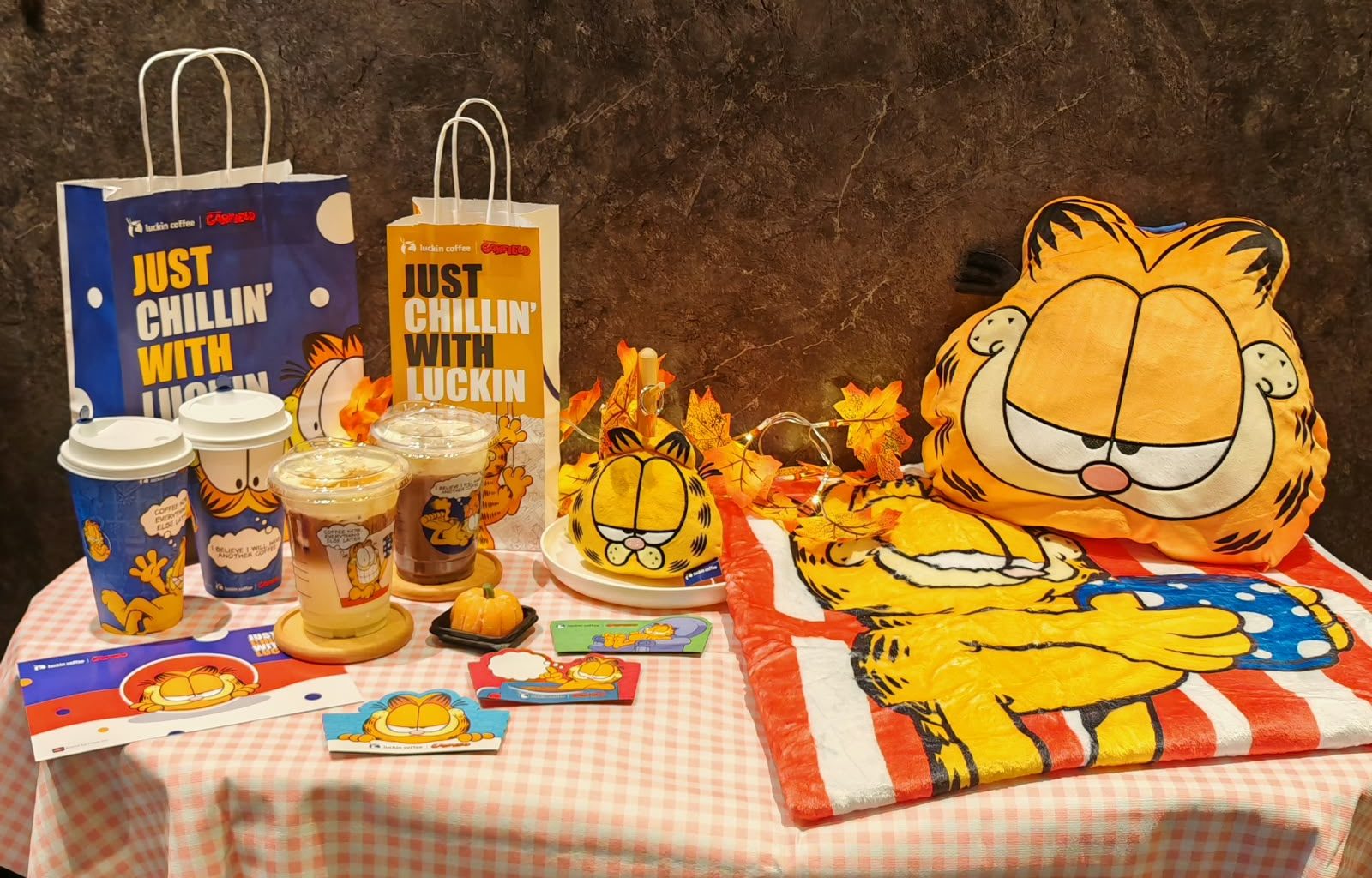 Luckin Coffee Launches Garfield Collaboration with Pillow Blanket and Plush Pouch - Alvinology