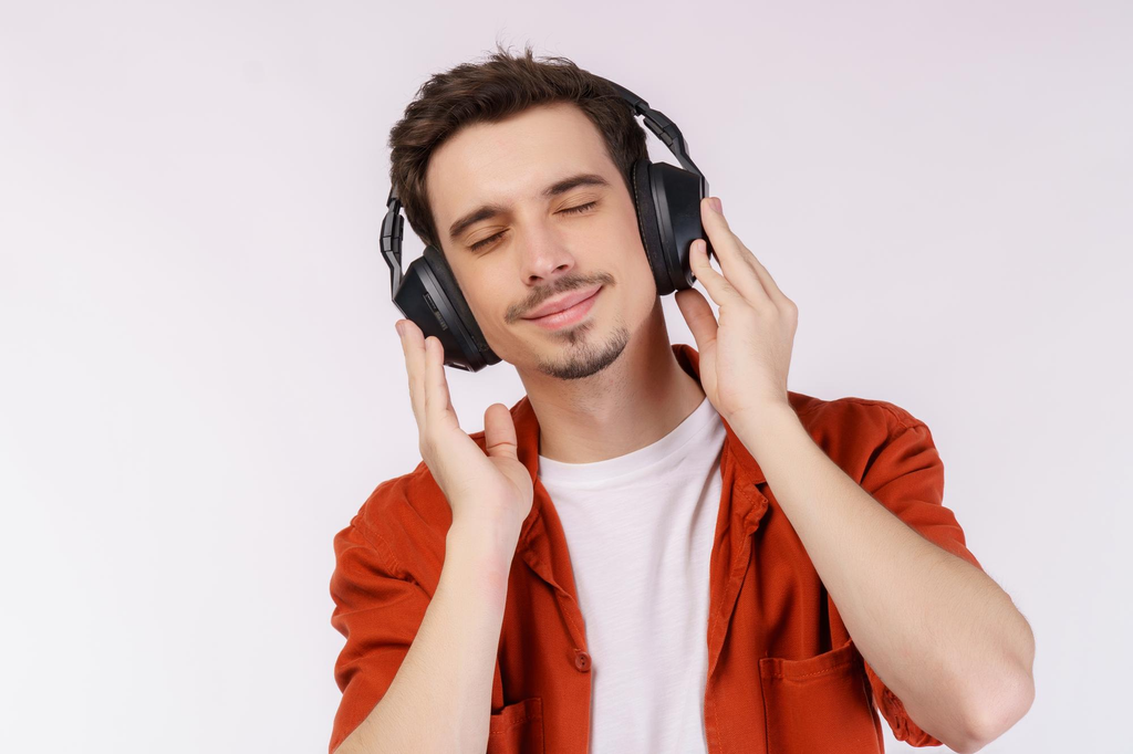 What to Consider When Choosing Noise-Cancelling Headphones - Alvinology