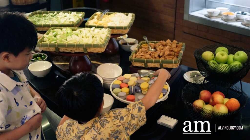 [Review] Curry On! Opus Bar and Grill Teams Up with Old Chang Kee for a Nostalgic Sunday Buffet - Alvinology